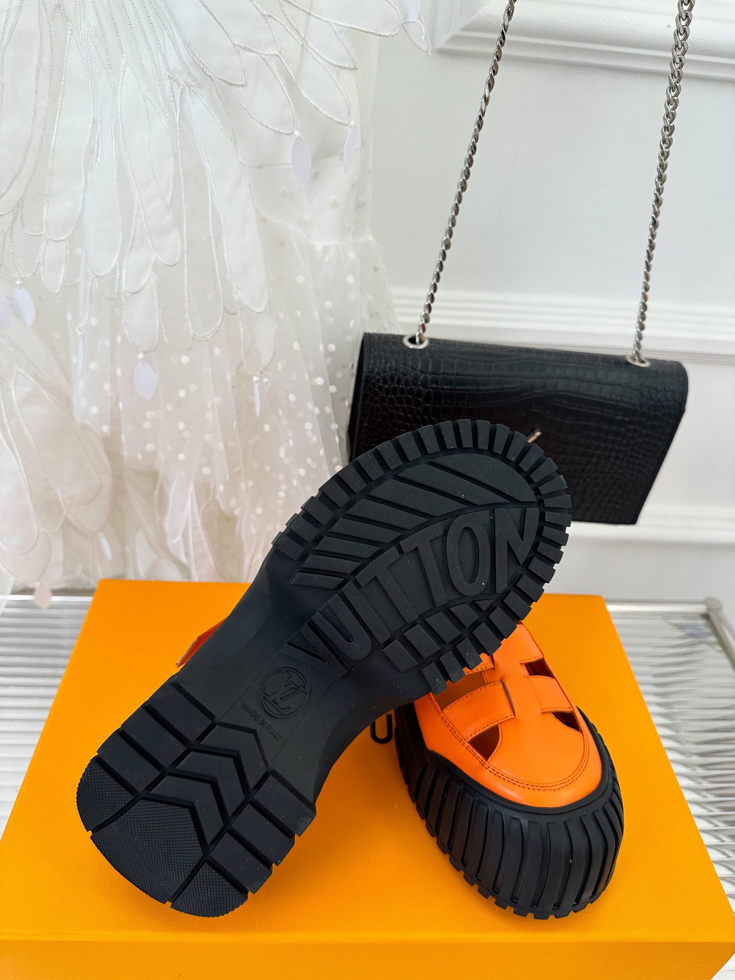 l0*is V*t0n sandals