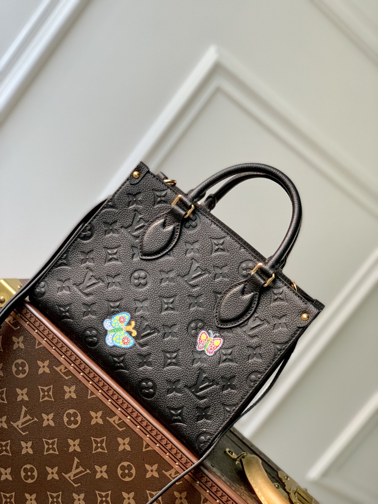 l0*is V*t0n onthego handbag- m21732-25*19*11.5 cm