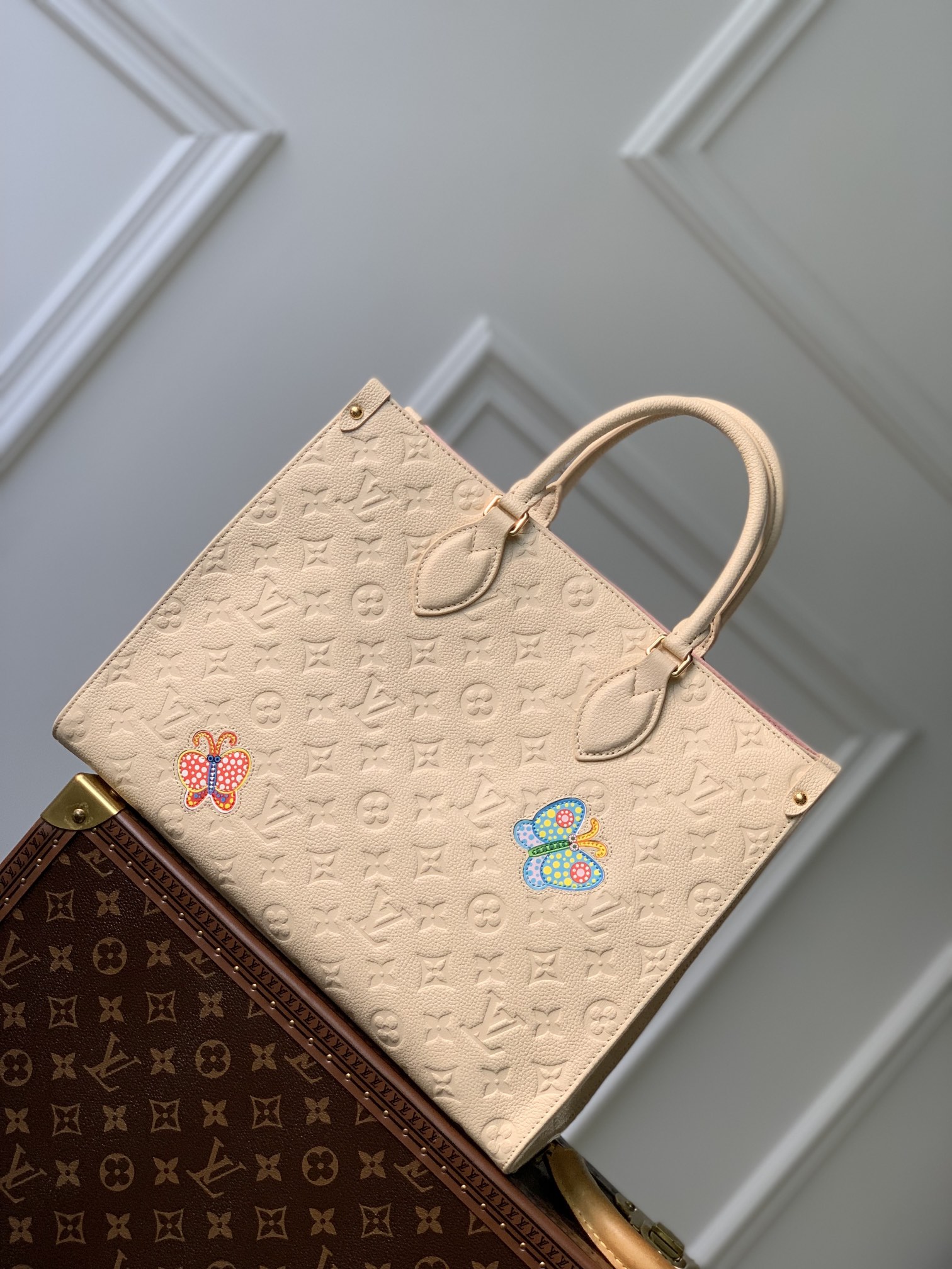 l0*is V*t0n x ykonthego handbag-35 x 27 x 14 cm