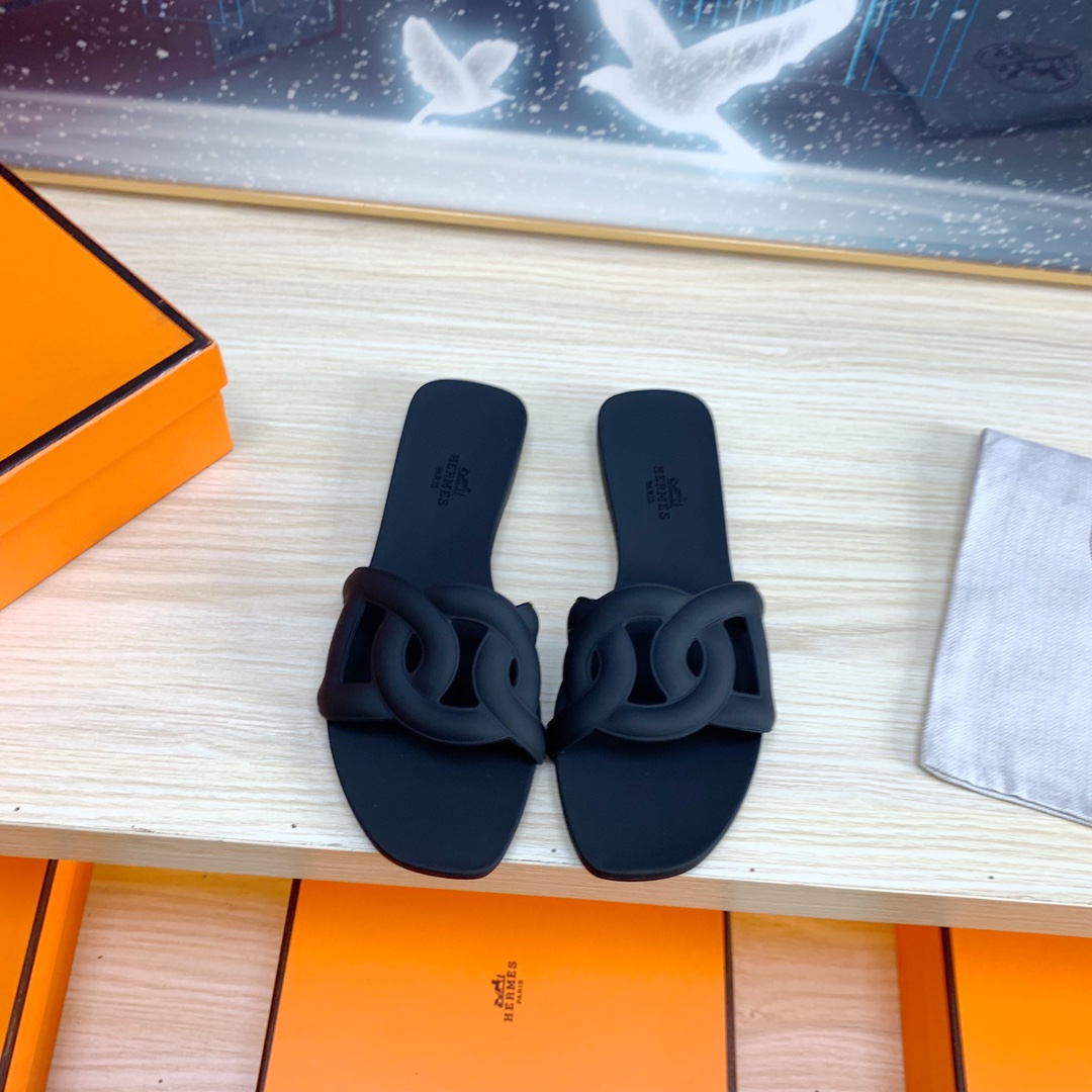 H**mes sandals