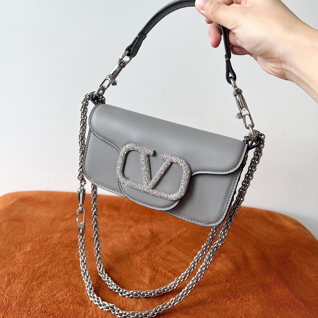 Va1e*ntin0 garavani signature bag-20×11×5cm