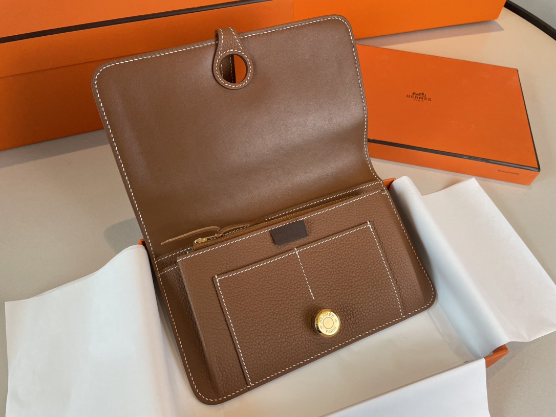 H**mes wallet togo