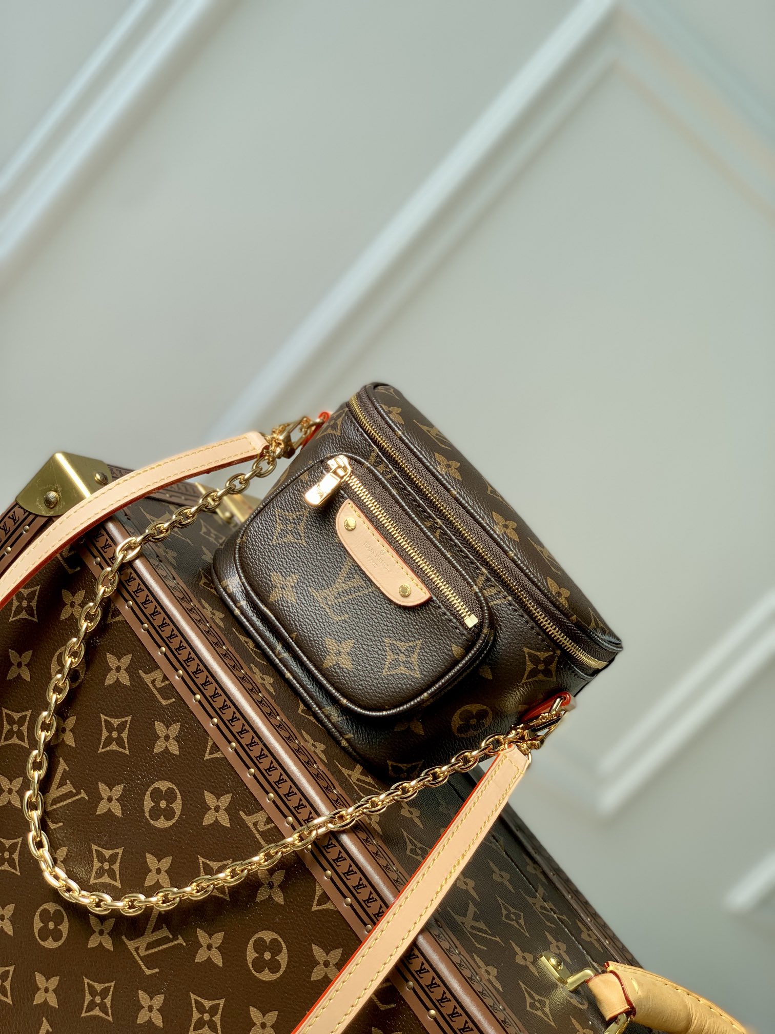 l0*is V*t0n mini bumbag-17 x 12 x 9.5cm
