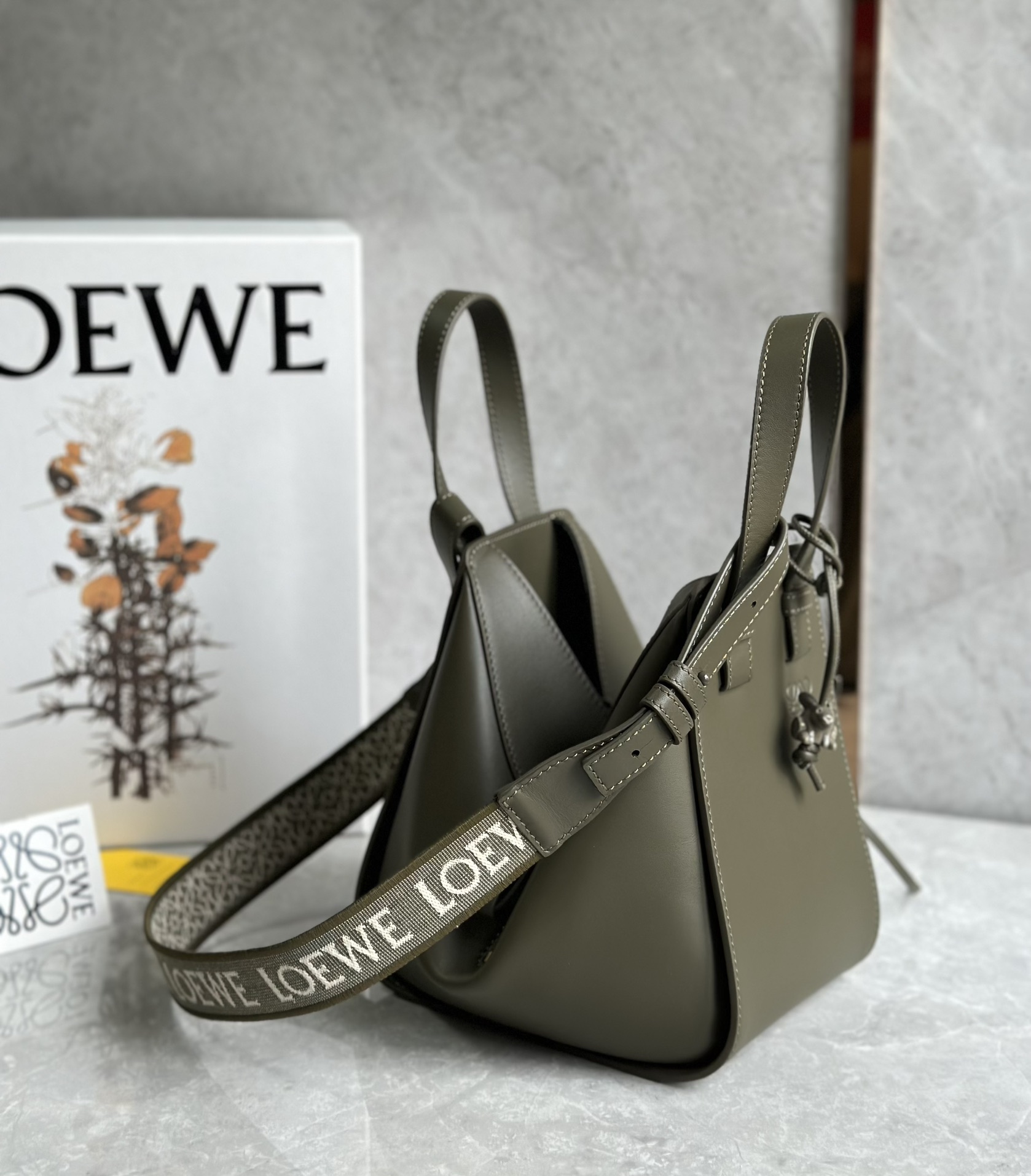 L0ew* hammock bag-19.5*14.4*20.8cm