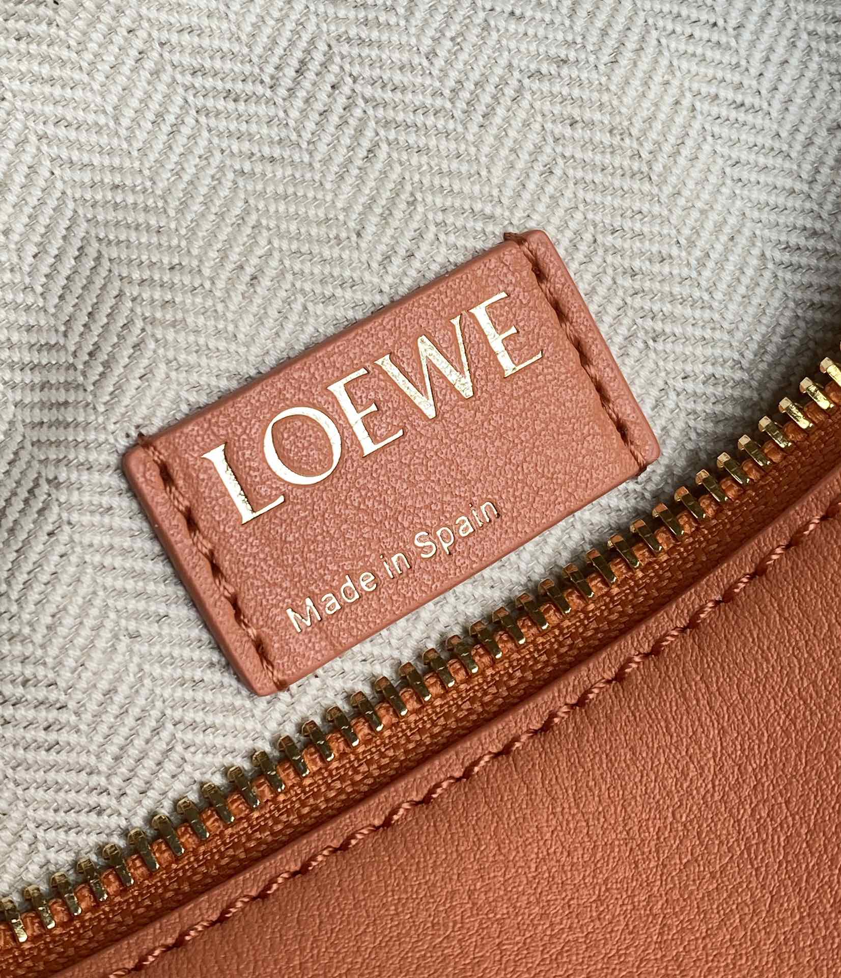 L0ew* cubi bag-20.5×17×12.5cm