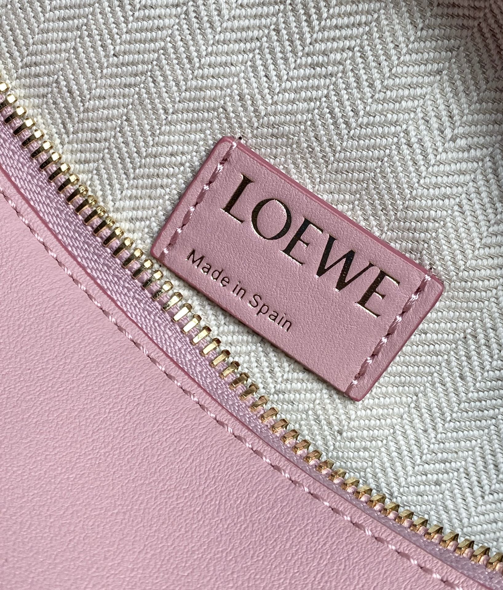 L0ew* cubi bag-20.5×17×12.5cm