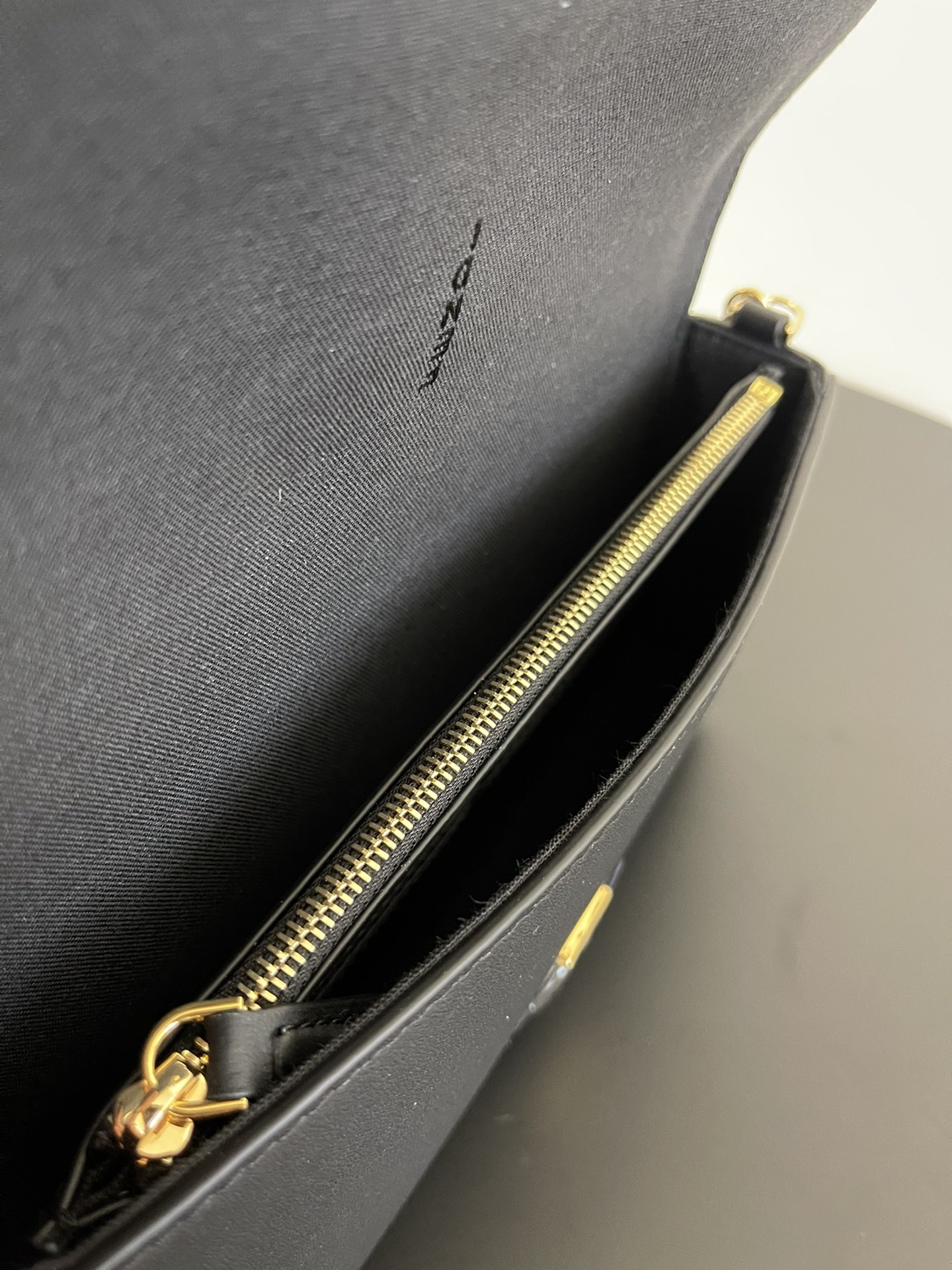 F**di wallet on chain bag-22x5x11cm