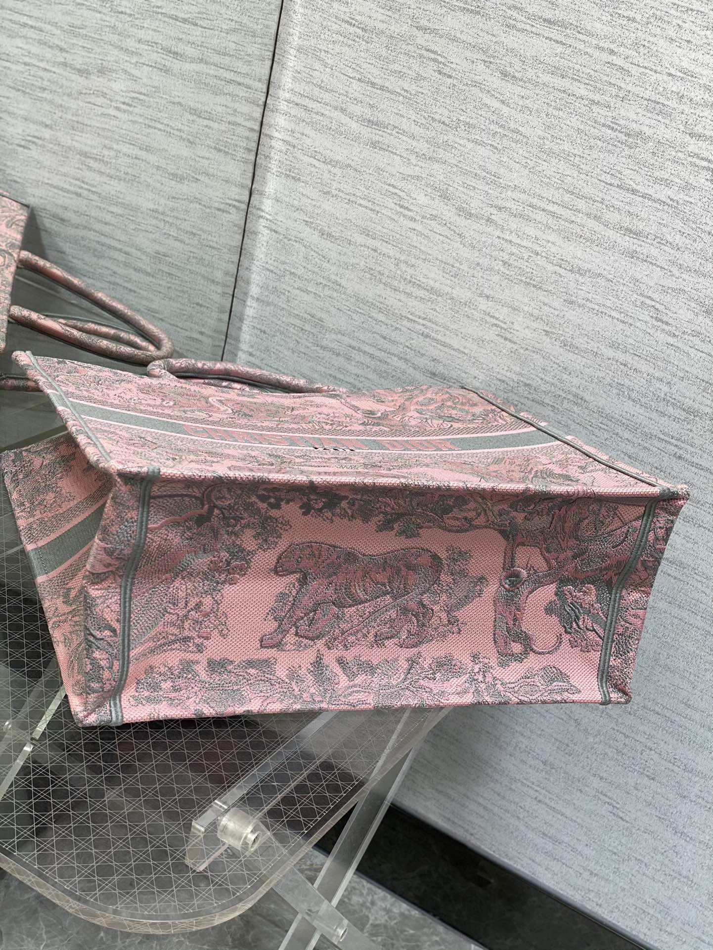 D*or book tote