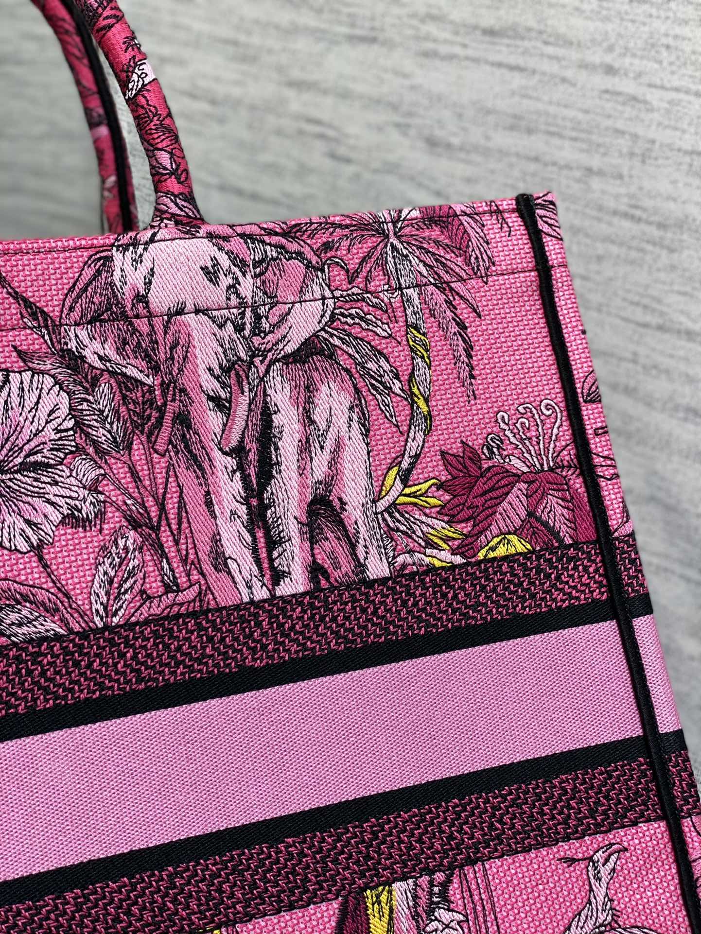 D*or book tote