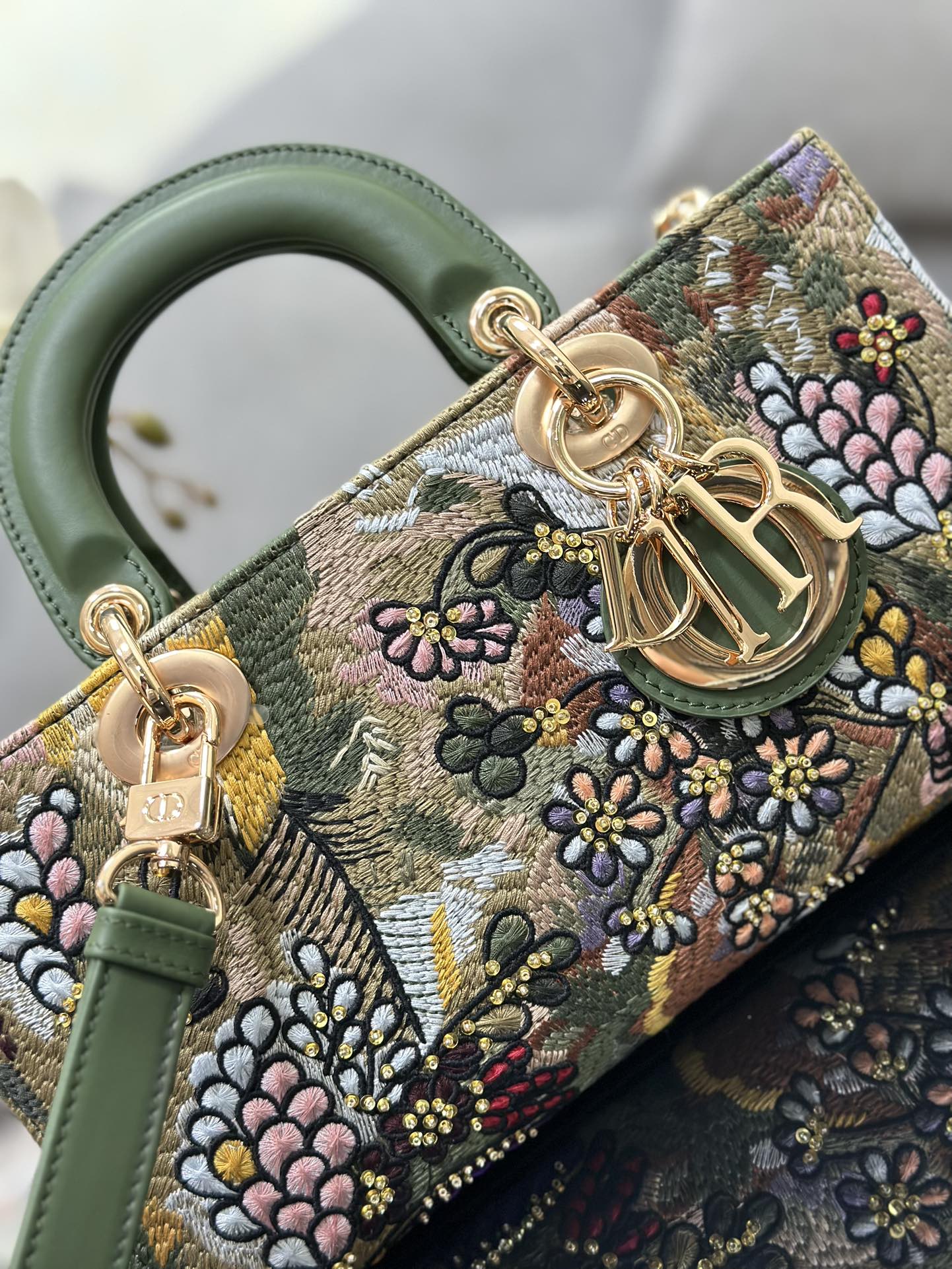 lady D*or handle bag-26 x 13.5 x 5cm