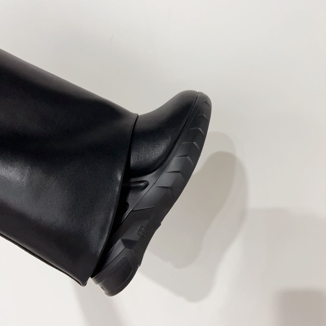 G1uenchy boots(eu35-41)