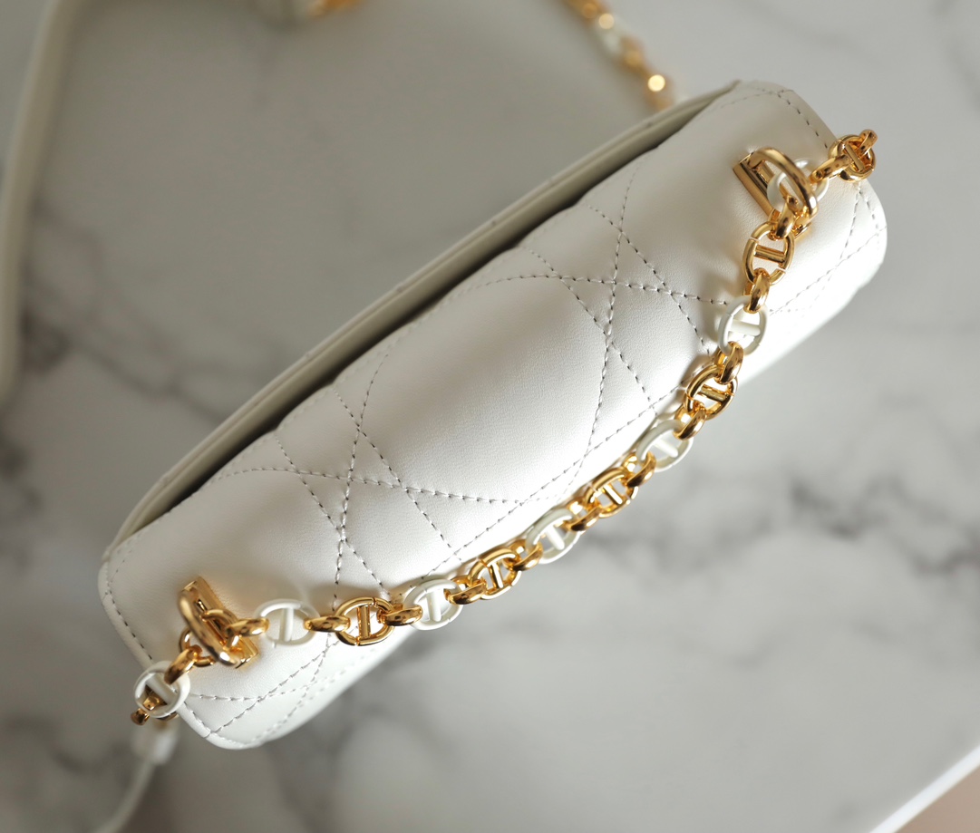 D*or caro bag- 19 x 13 x 5.5cm