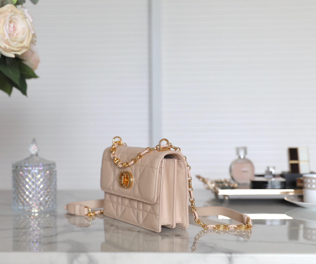 D*or caro bag- 19 x 13 x 5.5cm