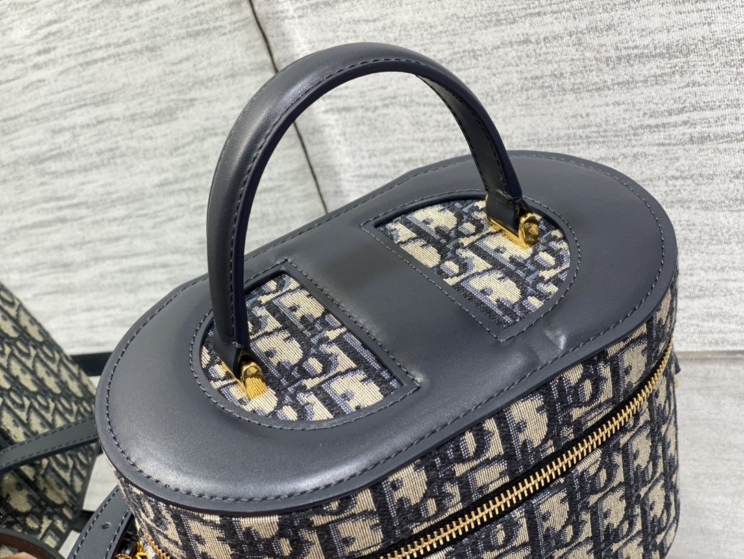 D*or signature vanity bag-24*14*18cm