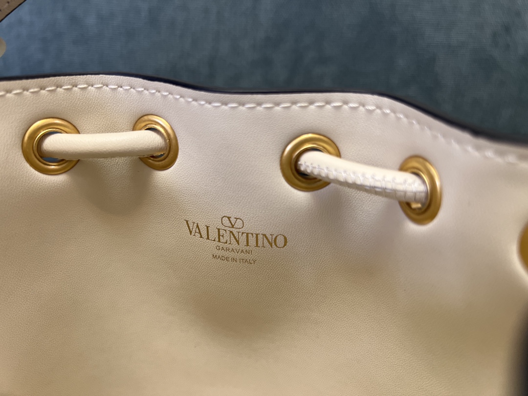 Va1e*ntin0 garavanivlogo signature bag-12*18*10cm