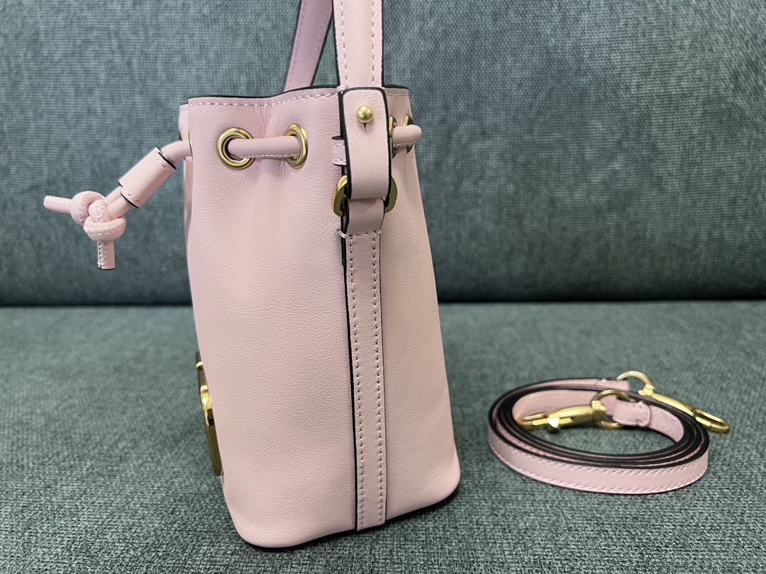 Va1e*ntin0 garavanivlogo signature bag-12*18*10cm
