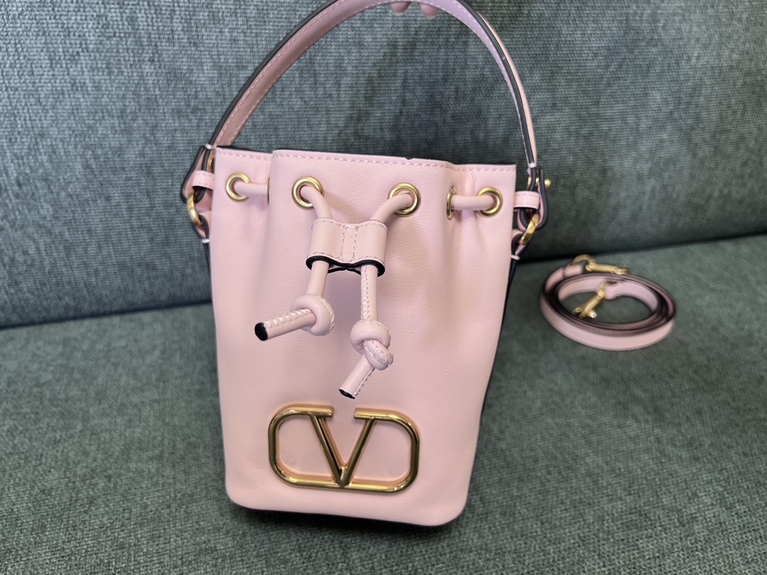 Va1e*ntin0 garavanivlogo signature bag-12*18*10cm