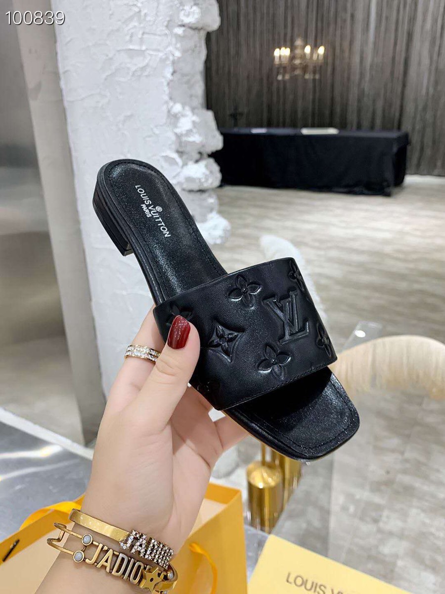 l0*is V*t0n slippers