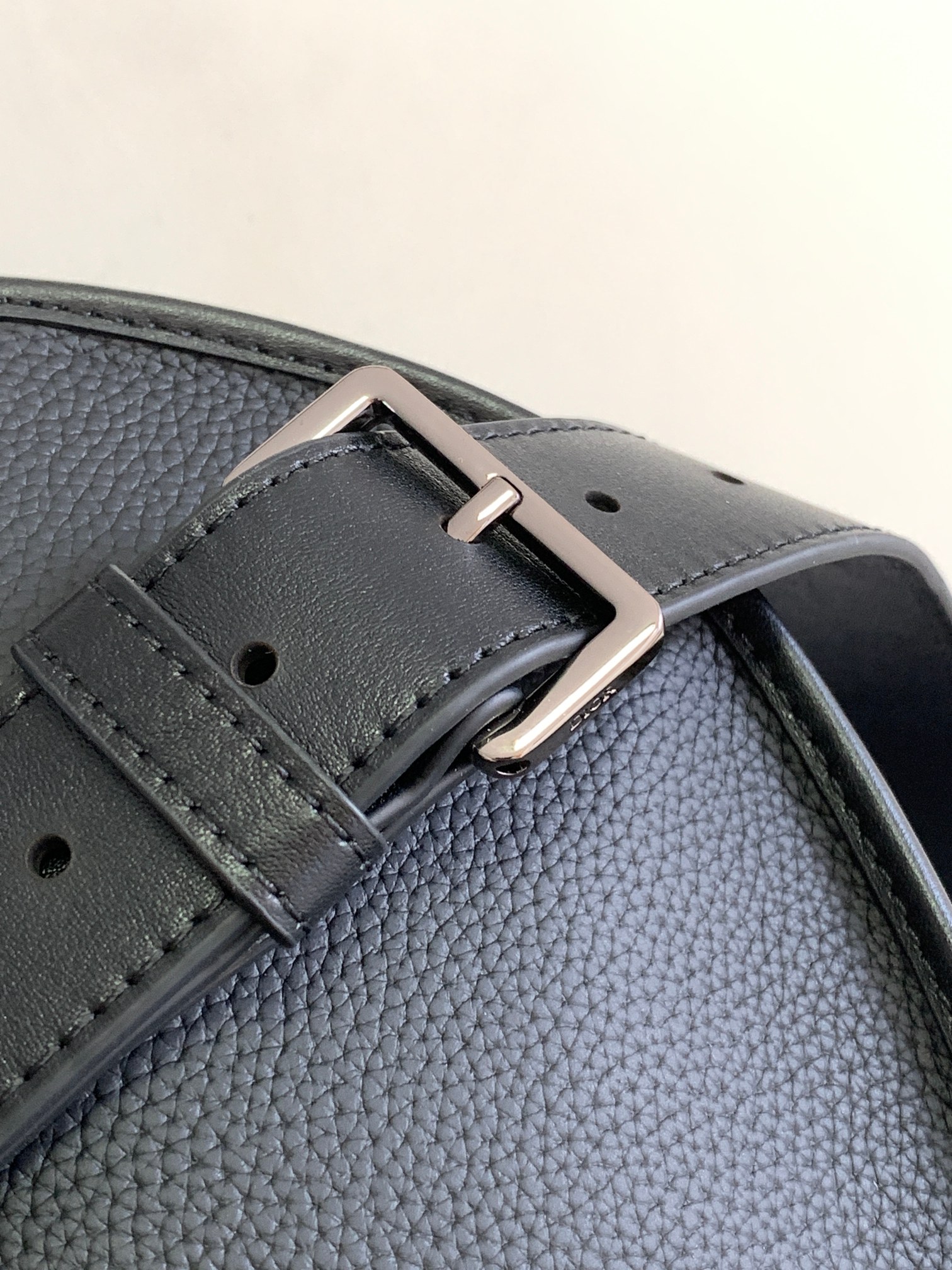 D*or gallop messenger bag-28 x 22 x 7 cm