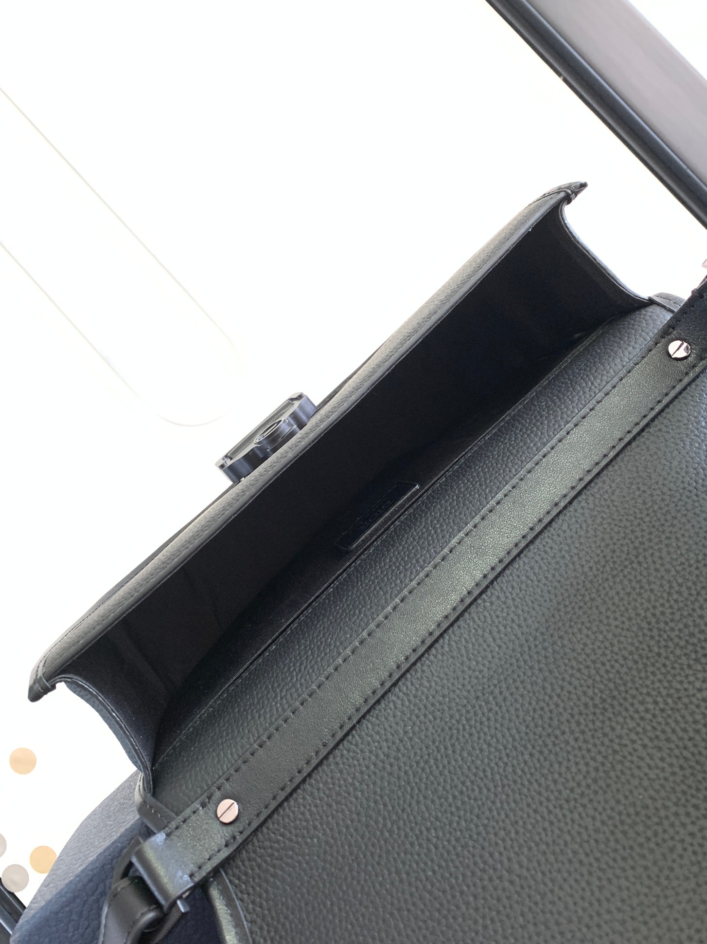 D*or gallop messenger bag-28 x 22 x 7 cm