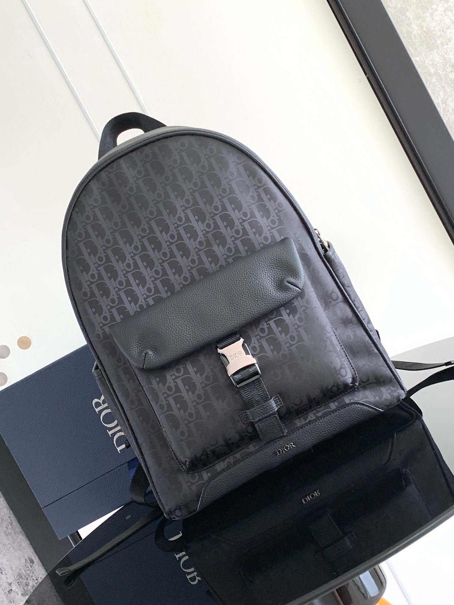 D*or explorer backpack-30 x 42 x 14.5cm