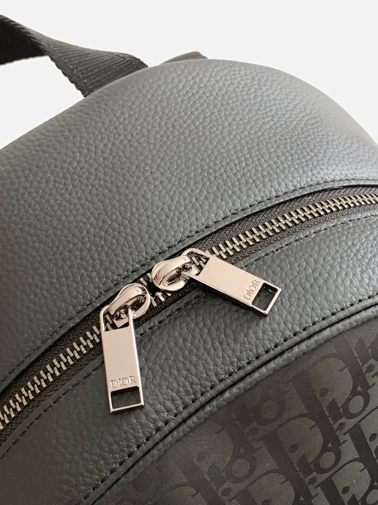 D*or explorer backpack-30 x 42 x 14.5cm