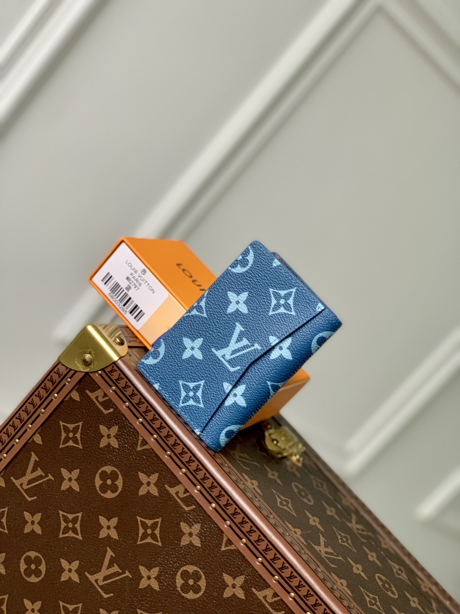 l0*is V*t0n aerogram wallet-8 x 11 x 1cm