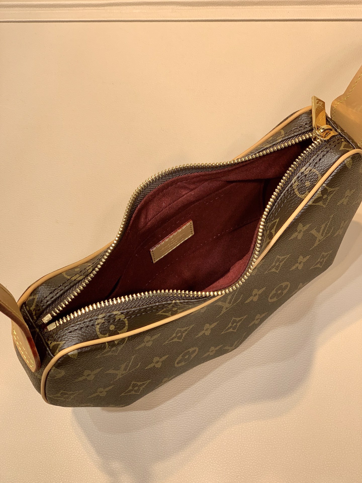 l0*is V*t0n pochette croissant-26✖️13cm