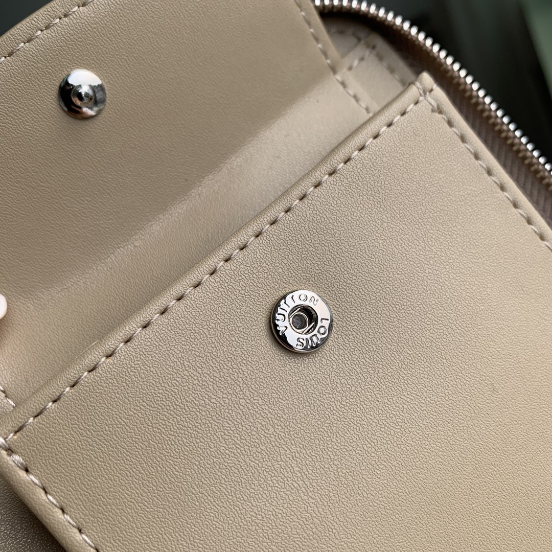l0*is V*t0n wallet-m81558-11.5 x 10.5 x 2cm