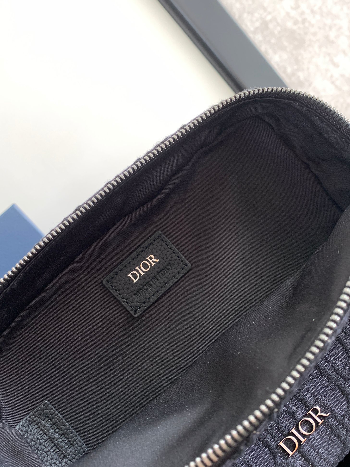 D*or safari messenger bag-22 x 15 x 6cm