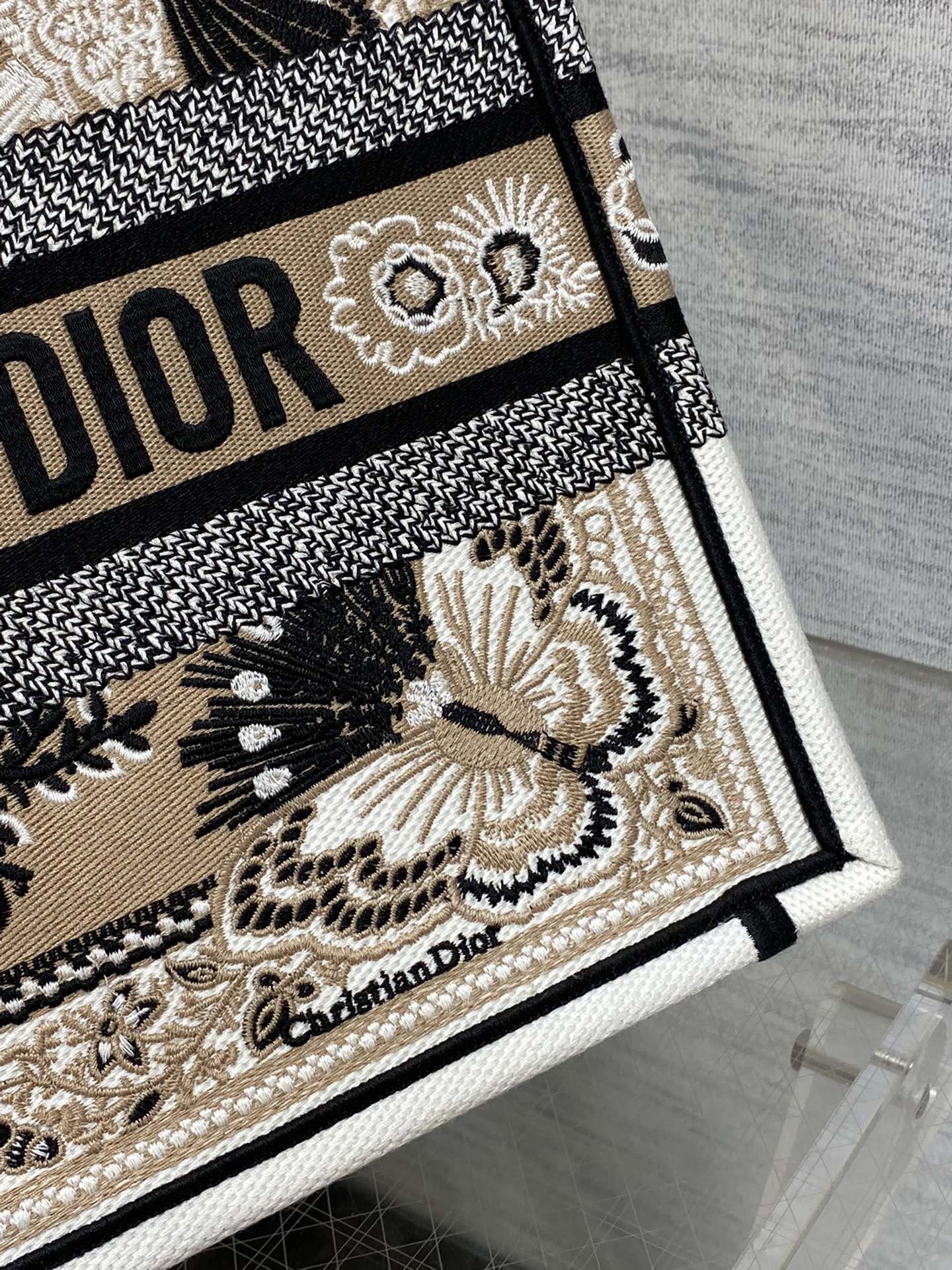D*or small book tote-36.5cm