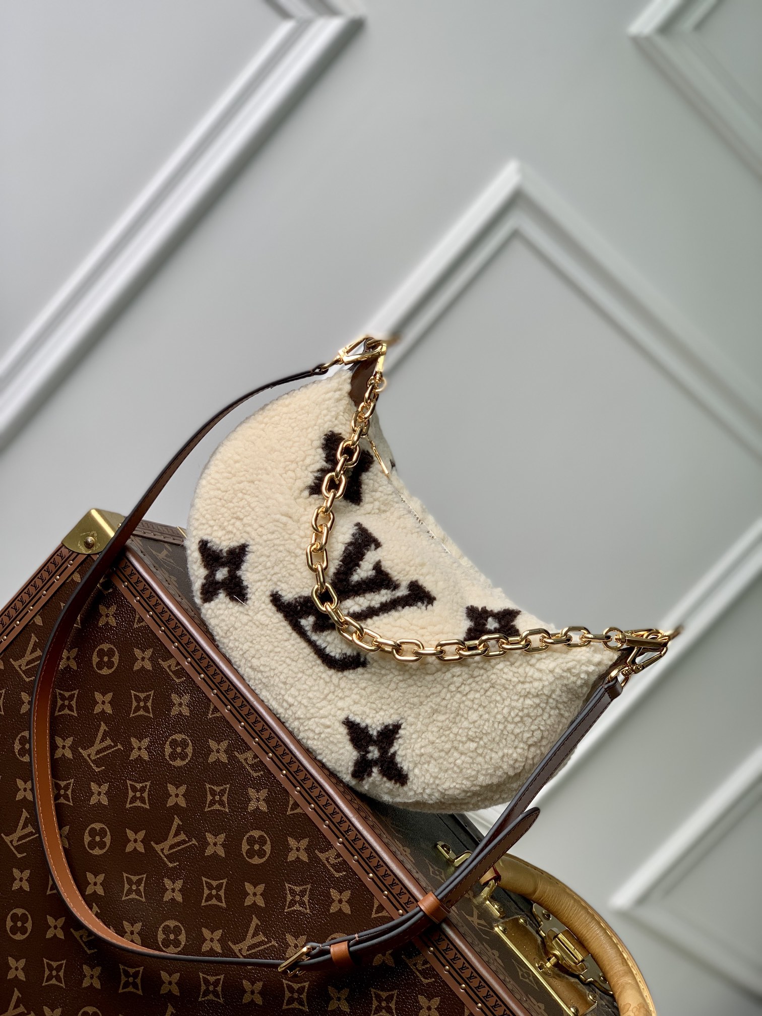 l0*is V*t0n over the moon handbag-27.5*16*7cm