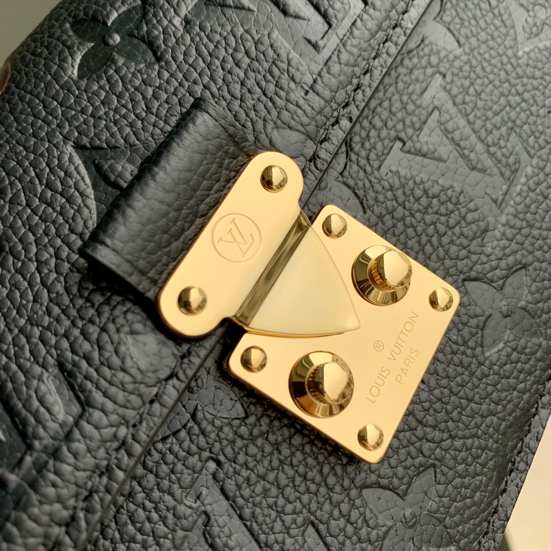 l0*is V*t0n wallet on chain-22 x 15 x 5.5cm