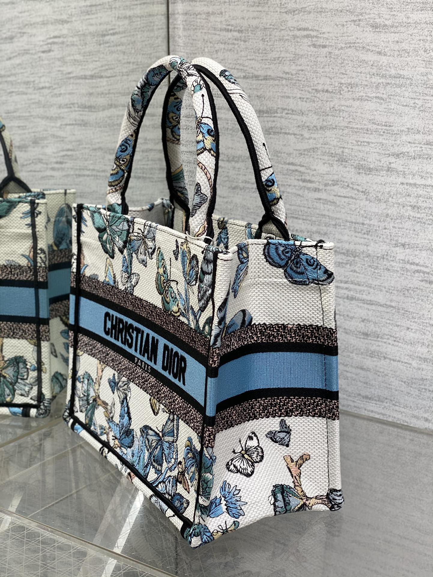 D*or small book tote-26*8*22cm