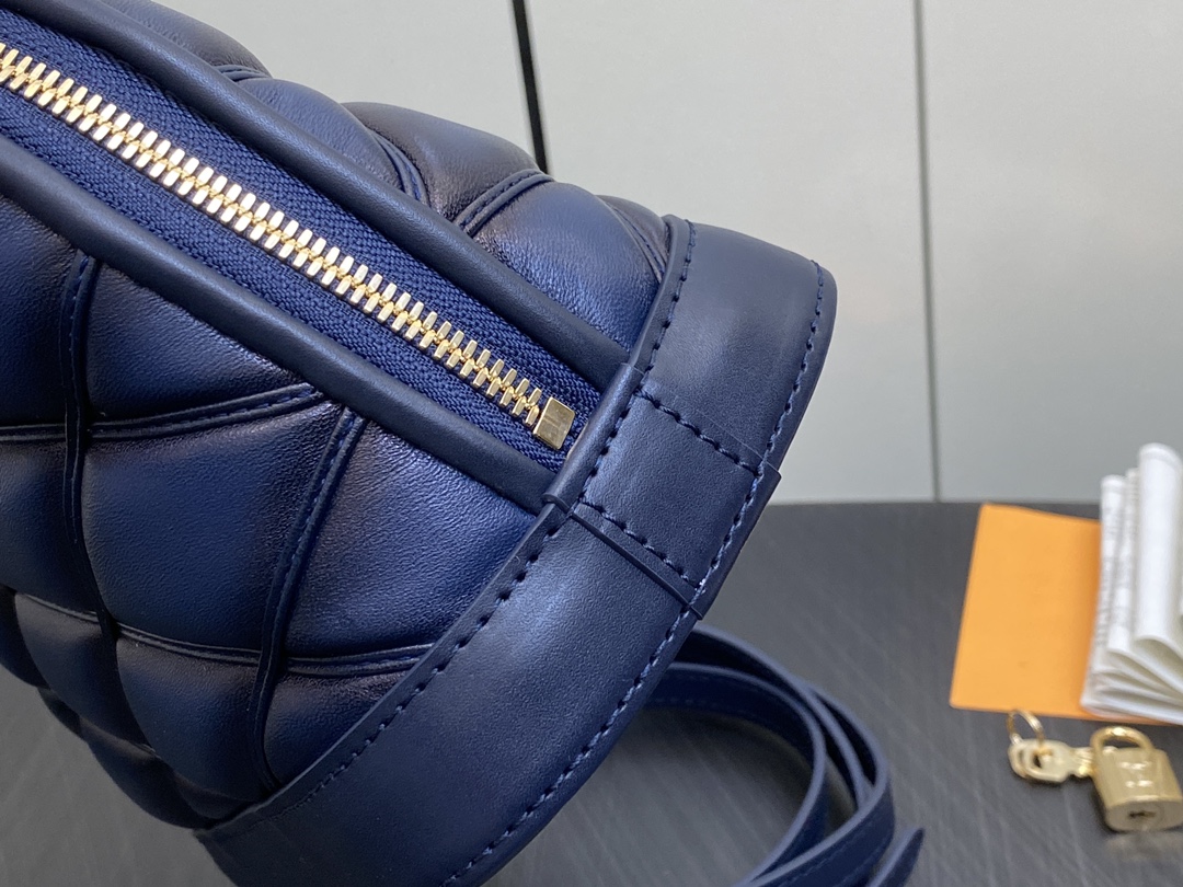 l0*is V*t0n m22878 alma bb-23.5 x 17.5 x 11.5cm