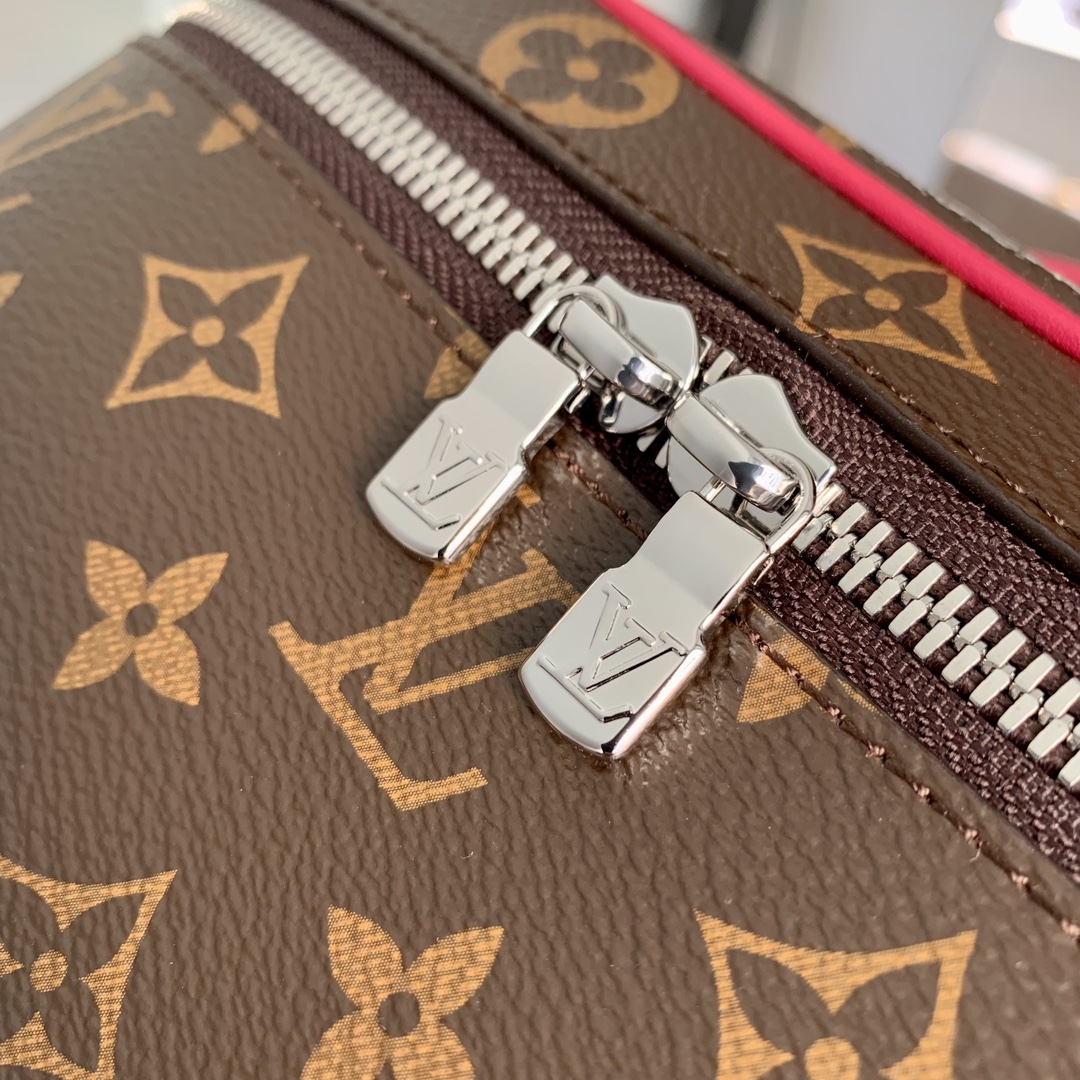 l0*is V*t0n nice cosmetic bag