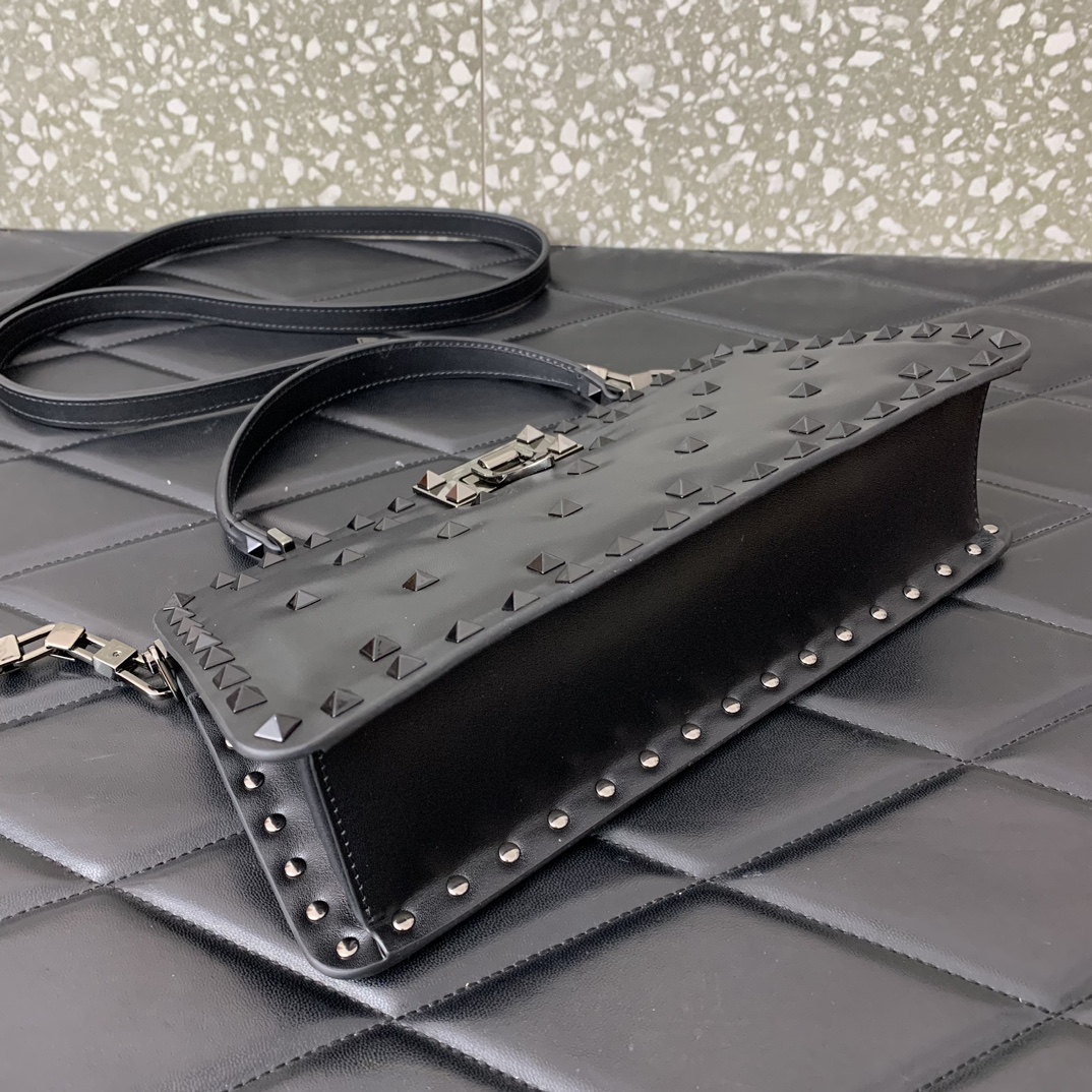 Va1e*ntin0 garavani rockstud 23 bag-28*14*8cm