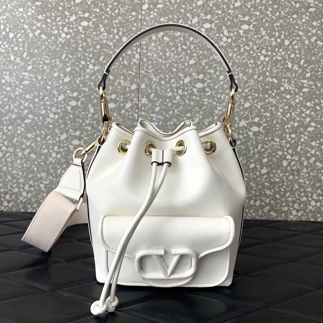Va1e*ntin0 alentino garavani loco bag-16*19*11cm