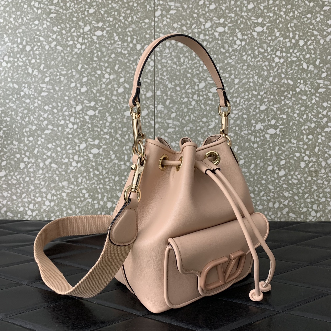 Va1e*ntin0 alentino garavani loco bag-16*19*11cm