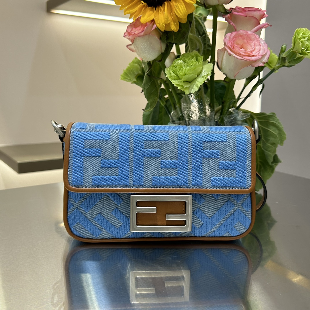 F**di baguette bag-19x10x4cm