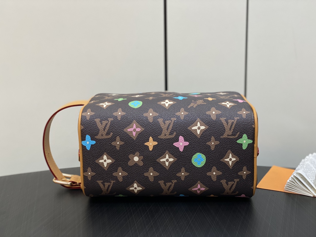 l0*is V*t0n locker dopp kit pouch -23 x 13 x 12cm