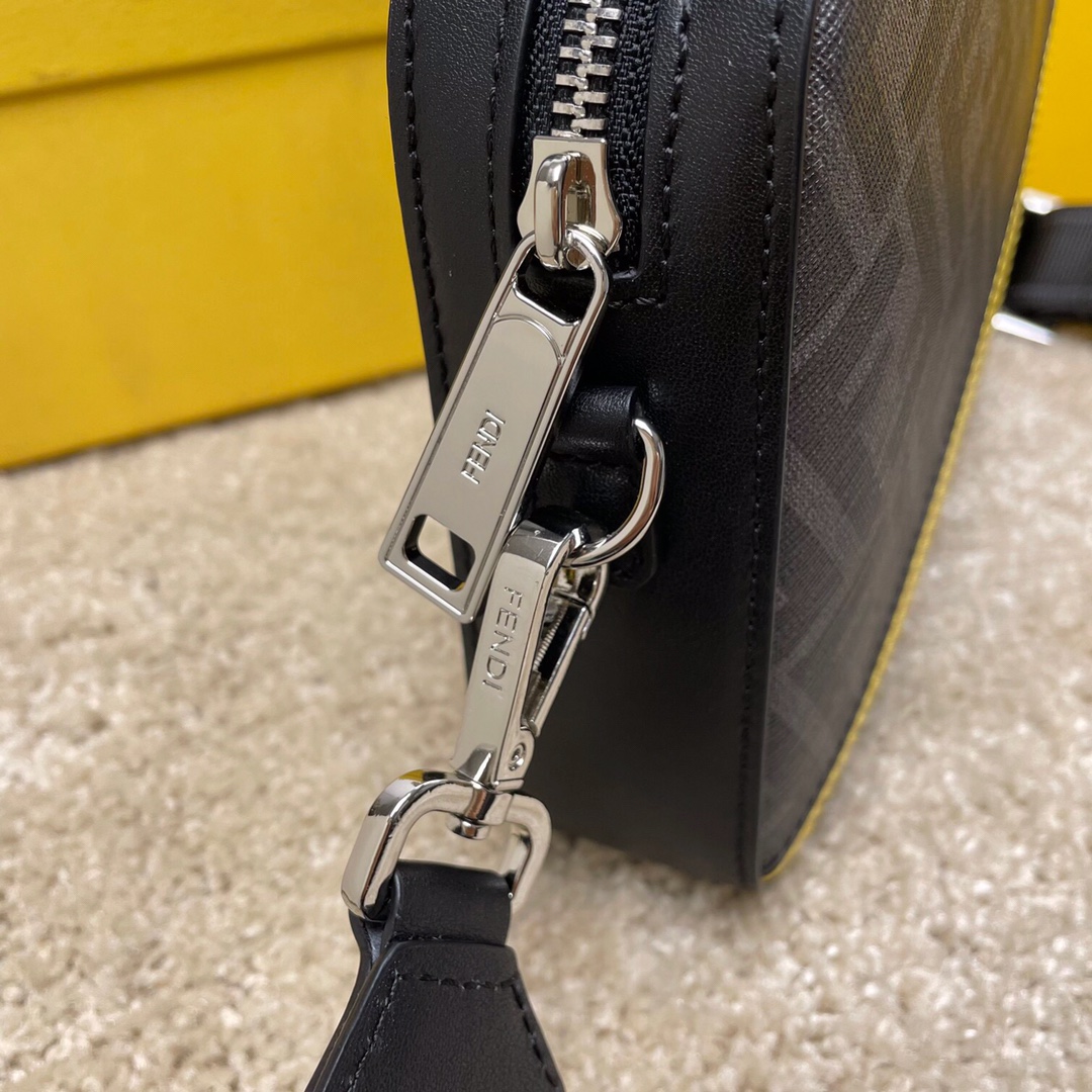 F**di camera bag-22x15x5cm