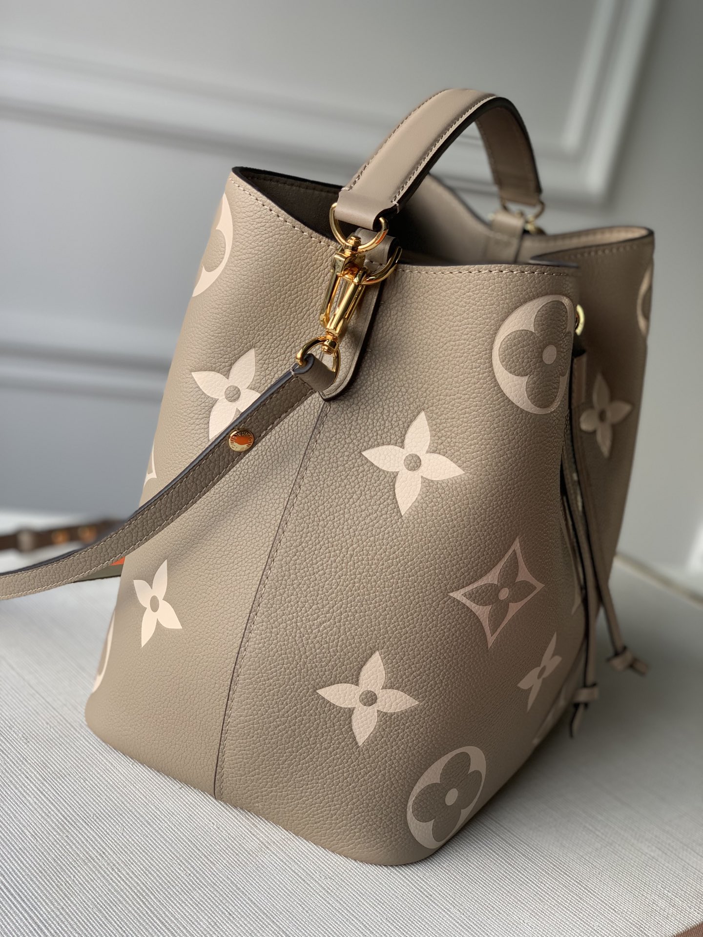 l0*is V*t0n néonoé bucket bag -m45555-26x22x27cm