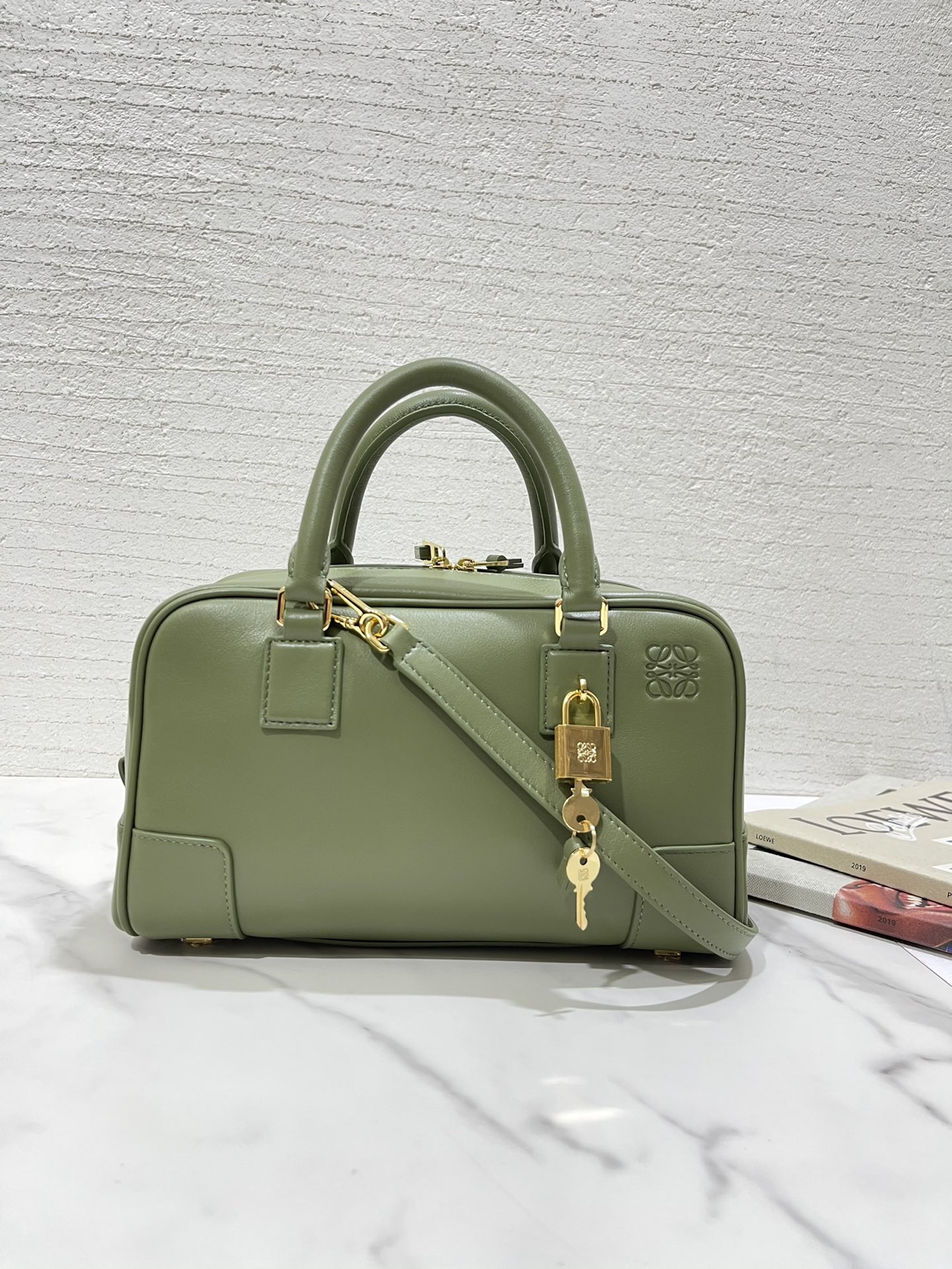 L0ew* amazon bag-23*16*10cm