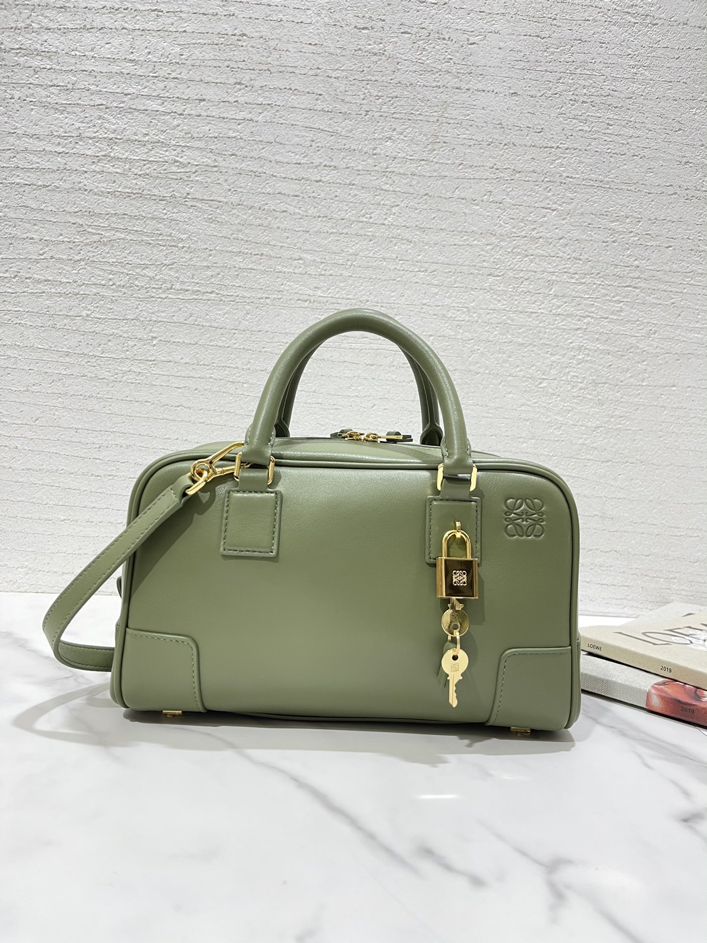 L0ew* amazon bag-23*16*10cm