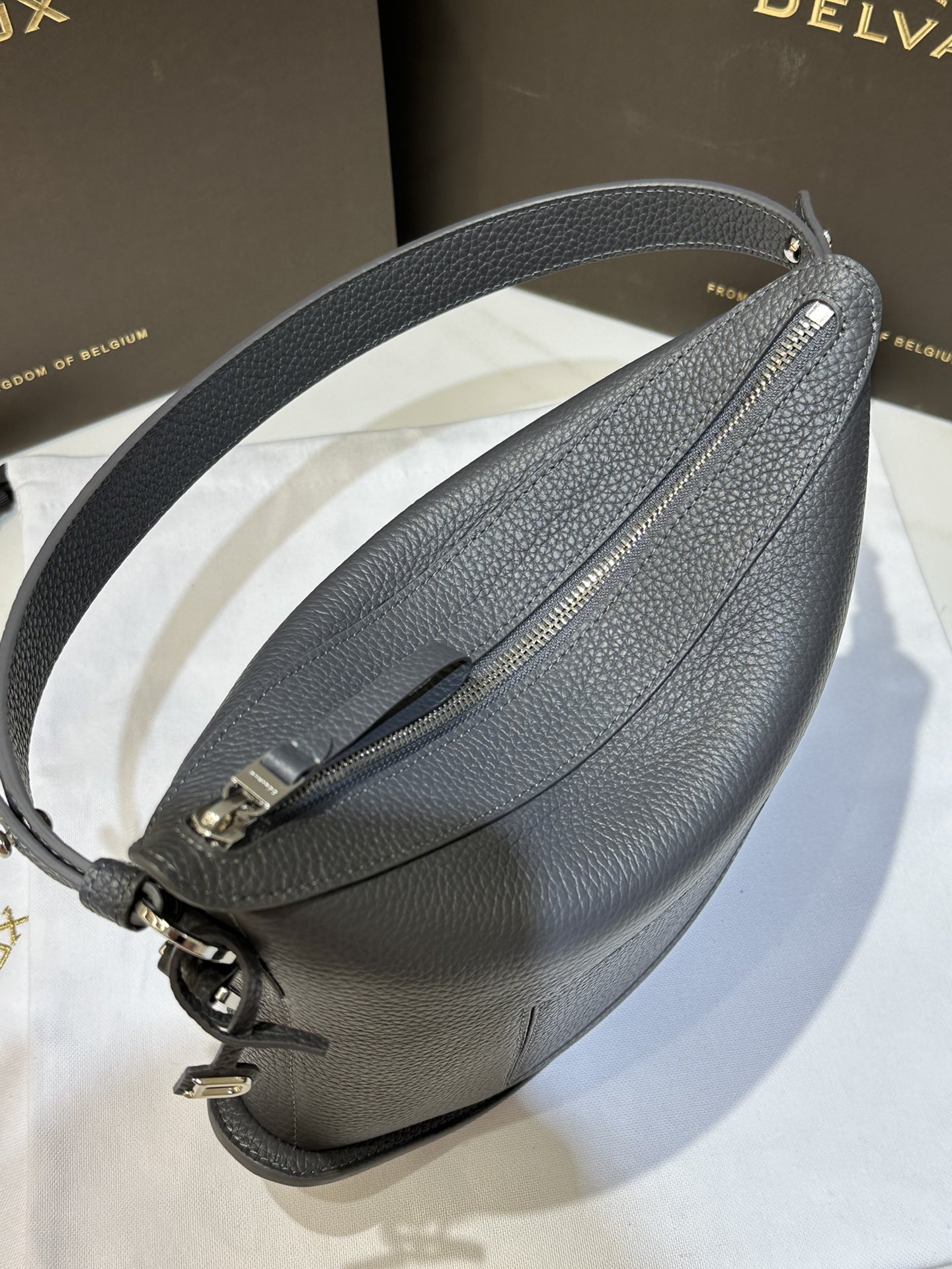 De1uavx pin swing tote-29*9*20cm