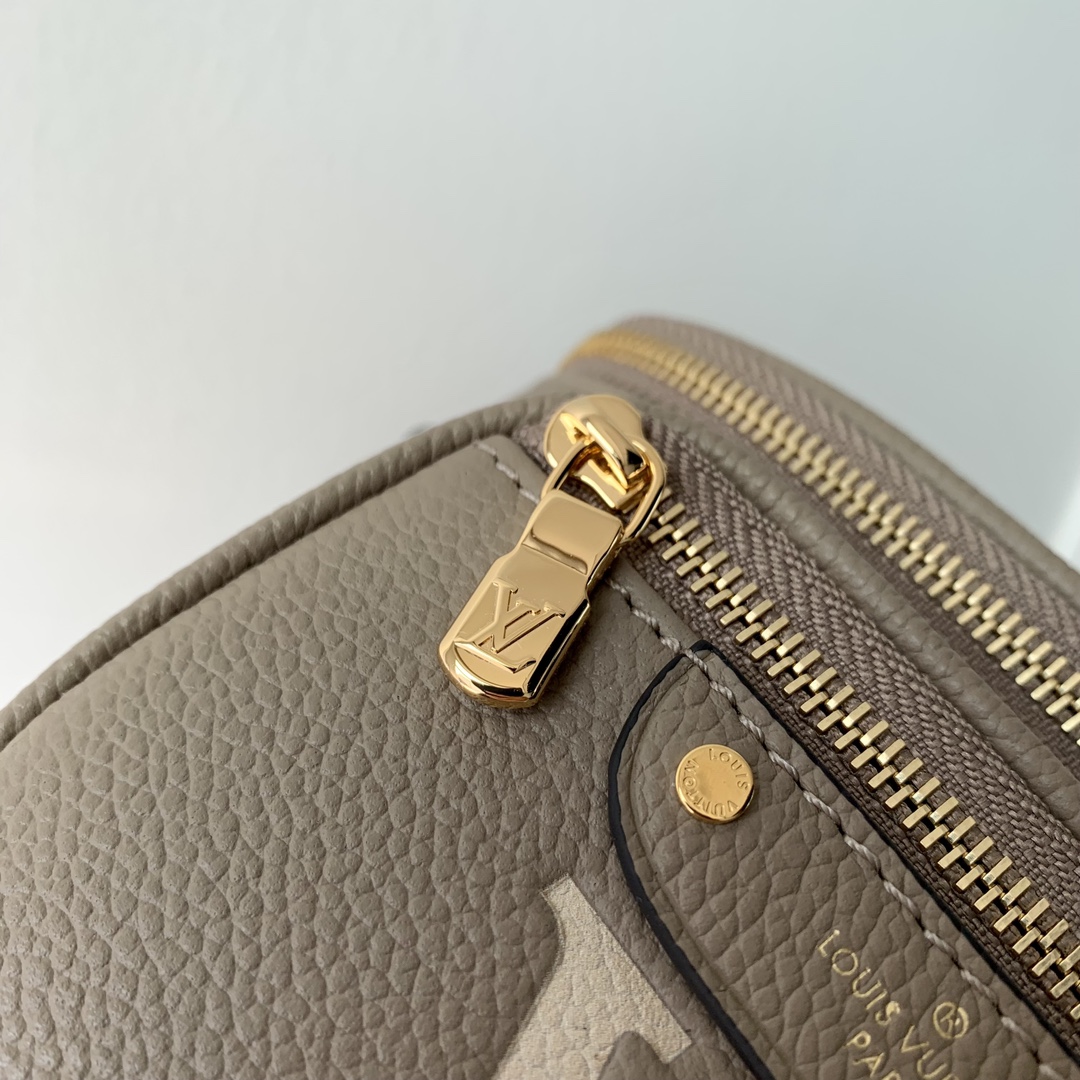 l0*is V*t0n mini bumbag-17 x 12 x 9.5cm