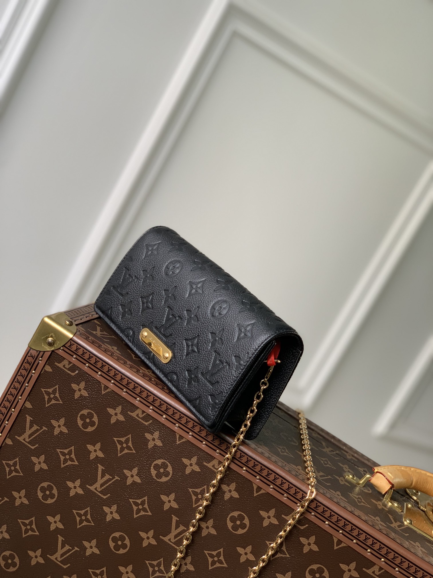 l0*is V*t0n wallet on chain metis-m83233 -22*15*5.5cm