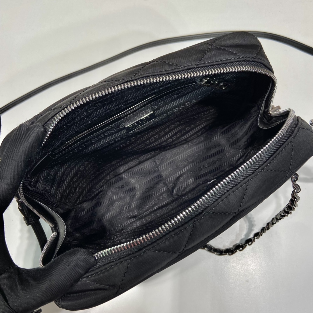 Pra*a 1bd642 vintage camera bag-22*16*6.5cm