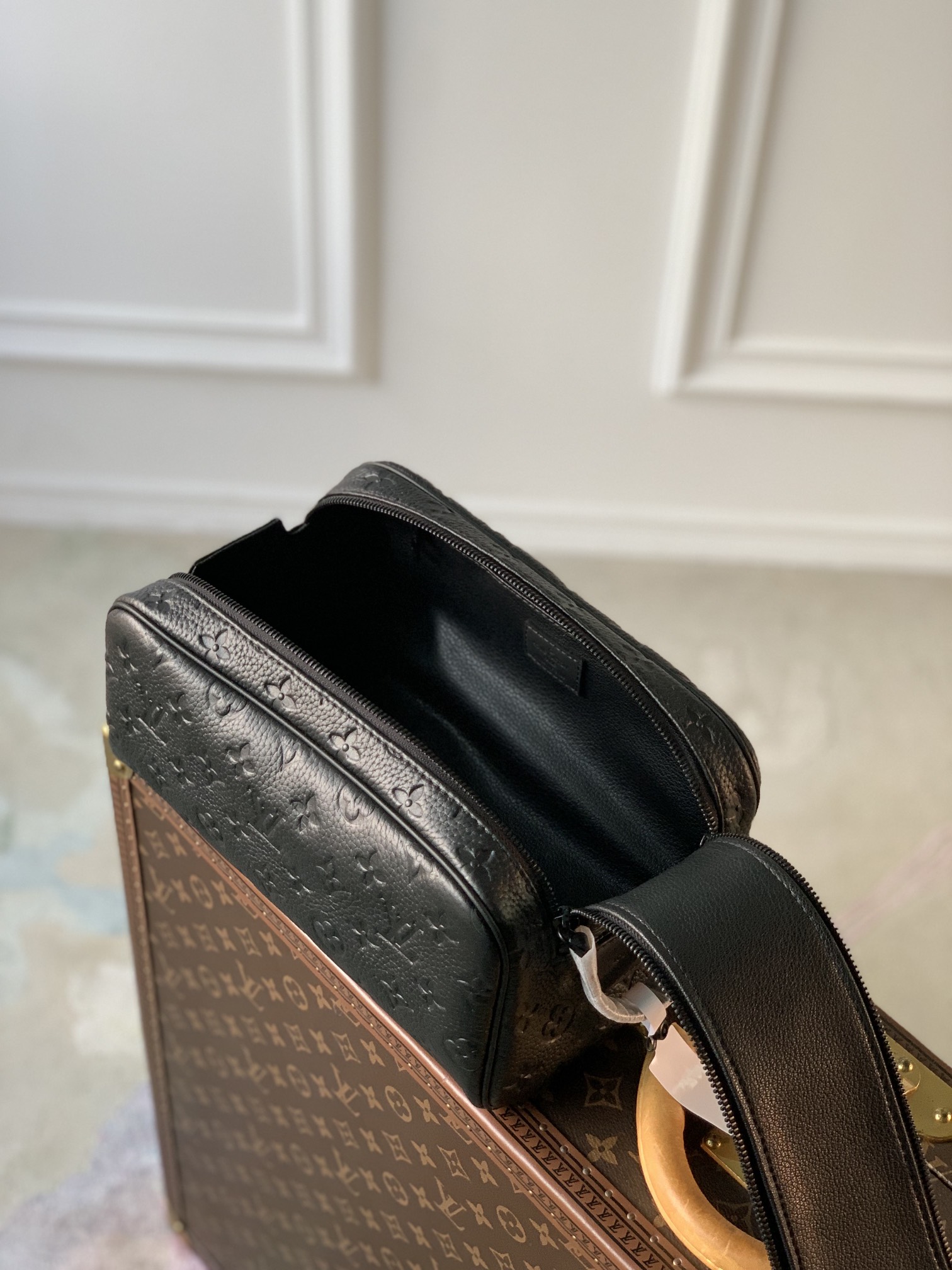 l0*is V*t0n locker dopp kit pouch -28 x 15 x 16.5cm